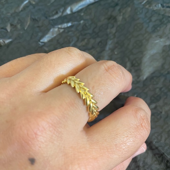 Future Ethereal Ring - Picture 4 of 16